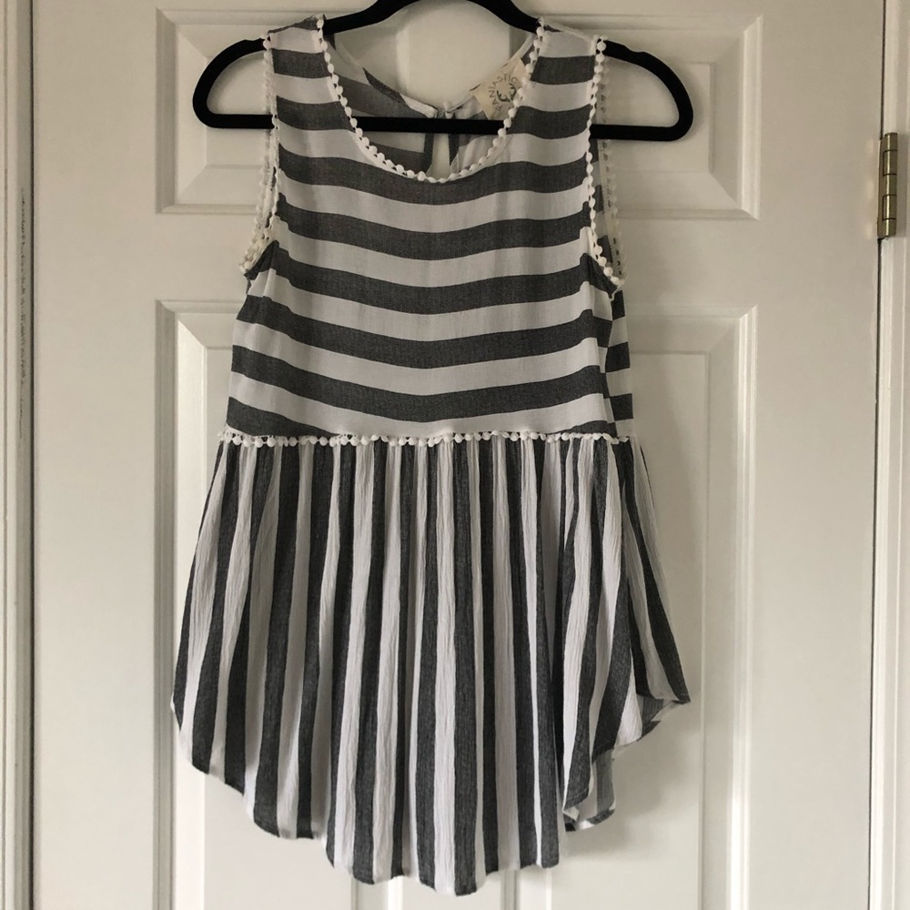 Fantastic Fawn Grey and White Striped Flowy Tank